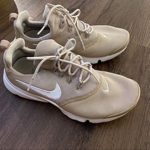 Nike WMNS presto fly 910569-201 size7.5 sand/white